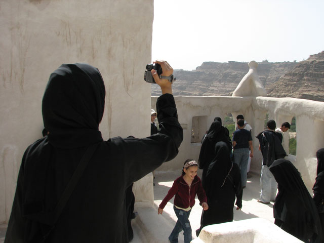 �o���R�j�[�̐l����