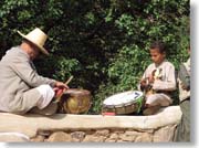 �Ŋy������t���邨������Ǝq��