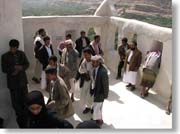 �o���R�j�[�ɏW�܂�l�B