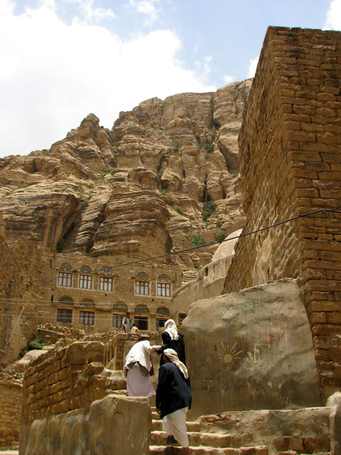 �ڂ̑O�ɂ͋���Ȋ�R