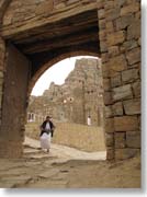 ��̉��ɗ��j