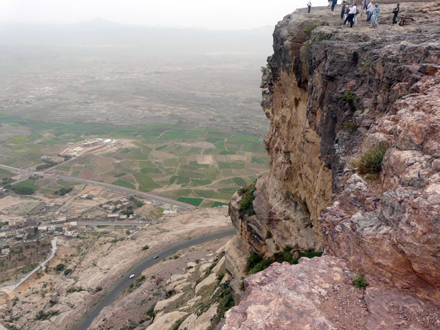 �f�R��ǂ̏�Ɋό��q