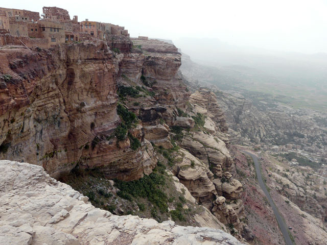 �f�R��ǂ̏�Ɍ��R�[�J�o��