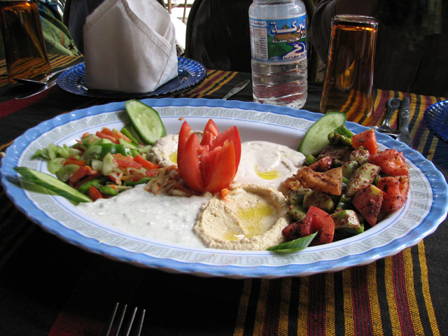 ���H�̑O��